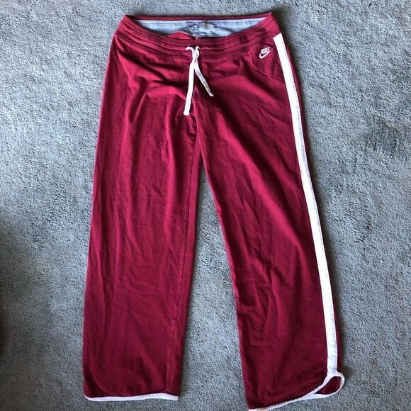 NIKE SPORTSWEAR FLEECE TRACKSUIT RED MAROON STRIPE SWEATPANTS WOMENS SIZE MEDIUM - Picture 1 of 6